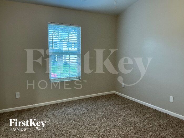 Building Photo - 7421 Hidden Creek Dr