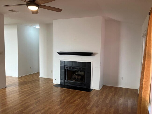 Building Photo - 1209 Wood Creek Dr