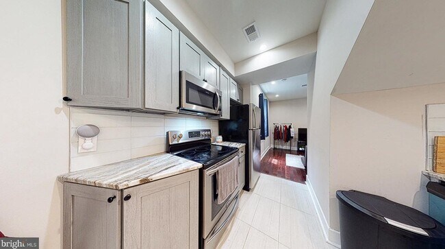 Building Photo - 46 South 44th Street, Unit 1