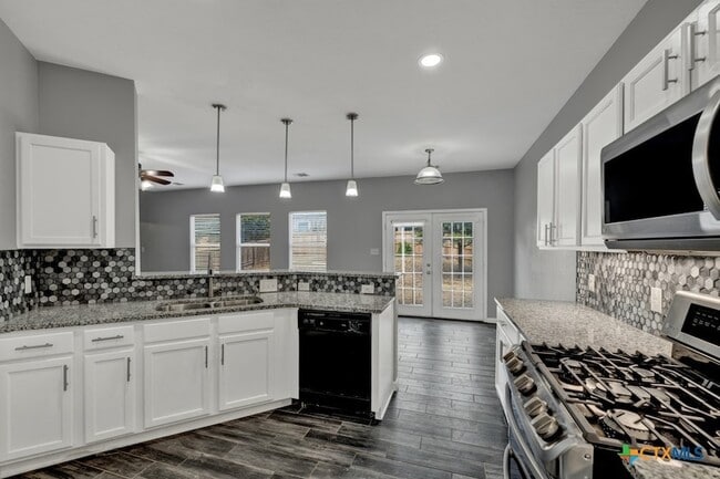 Building Photo - 400 Summer Dr