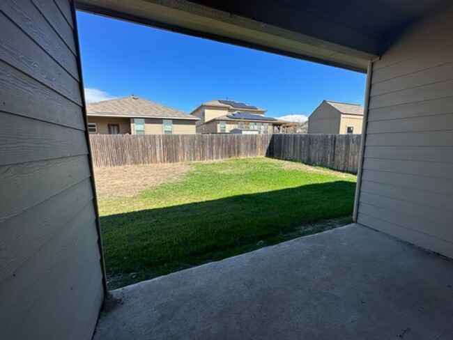 Building Photo - Super Nice Move In Ready 4 Bedroom One Sto...