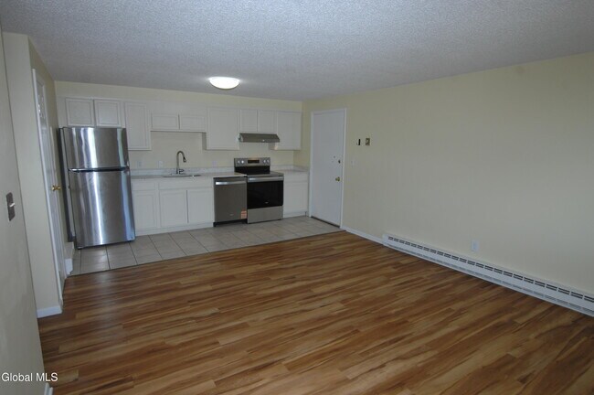 Building Photo - 128 Milton Ave