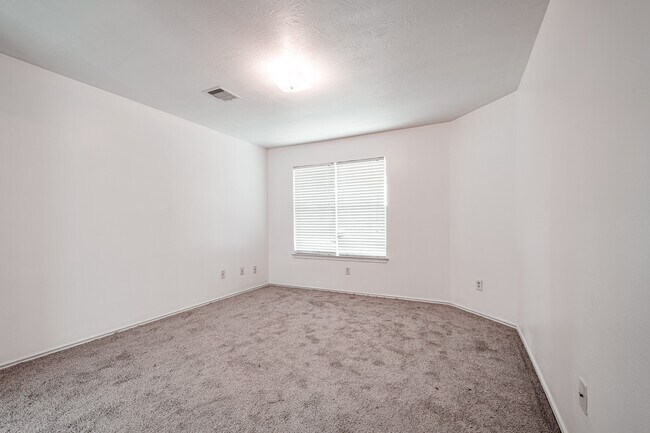 Building Photo - 4435 Crossvine Ave