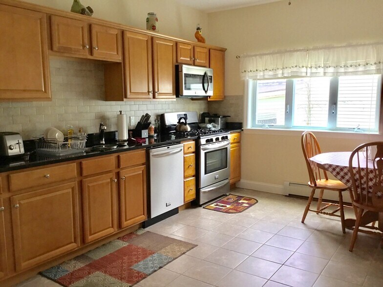 granite countertops - 57 Dartmouth St