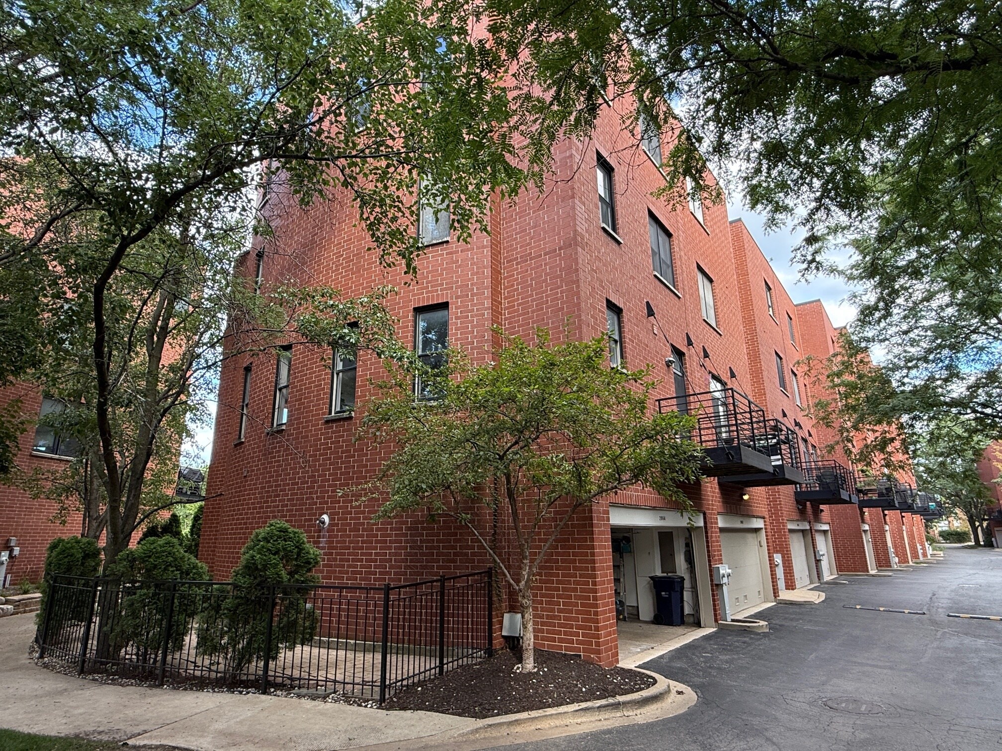 Building Photo - 2864 N River Walk Dr