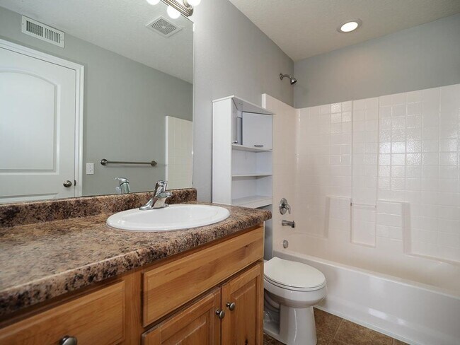 Building Photo - Beautiful Daybreak Condo