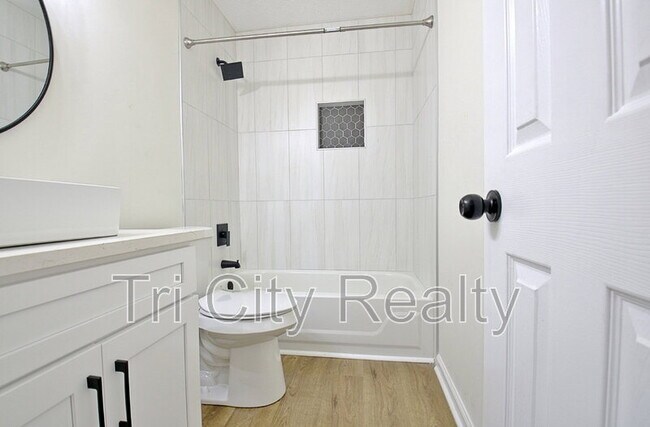 Building Photo - 150 Drennan Dr