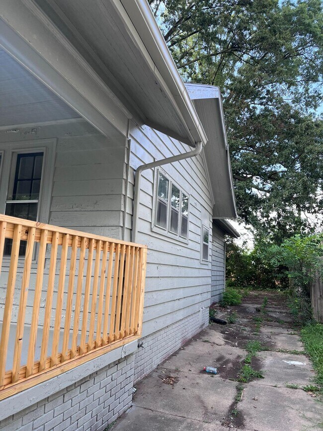 Building Photo - 640 Jefferson Ave