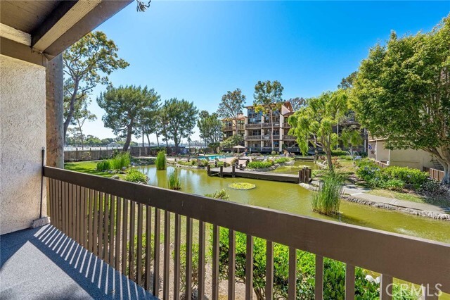 Building Photo - 7107 Marina Pacifica Dr S