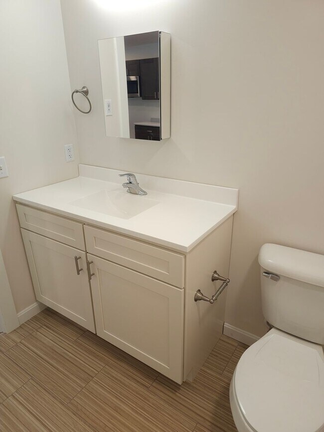 Building Photo - Village at Autumn Pond II: Corner 2 Bedroo...