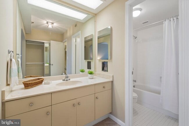 Building Photo - 1016 S Wayne St