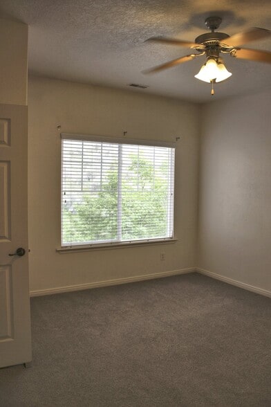 Building Photo - 1145 Canyon Meadow Dr