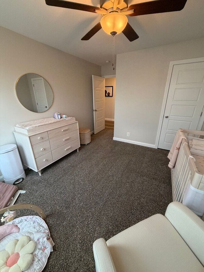 Building Photo - 3 Bedroom 2 1/2 Bath Home For Rent Near Post!