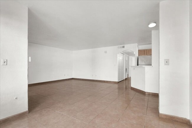 Building Photo - 2 Bedroom 2 Bathroom Ground Floor Condo Unit!