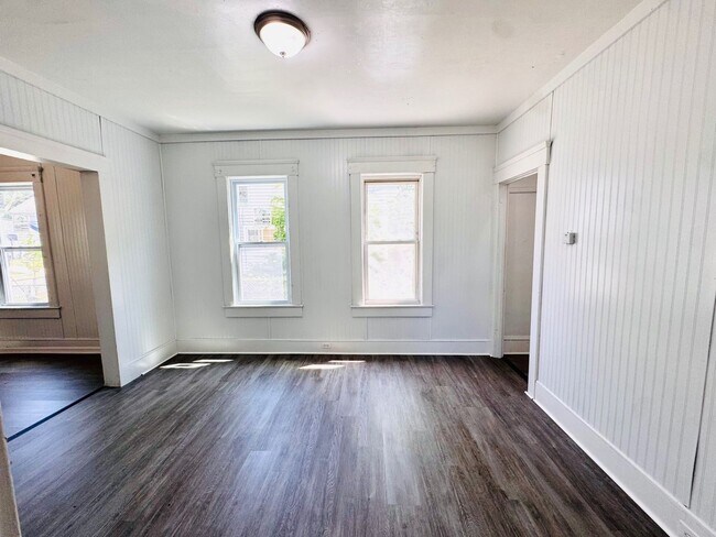 Building Photo - 924 Ansel Rd