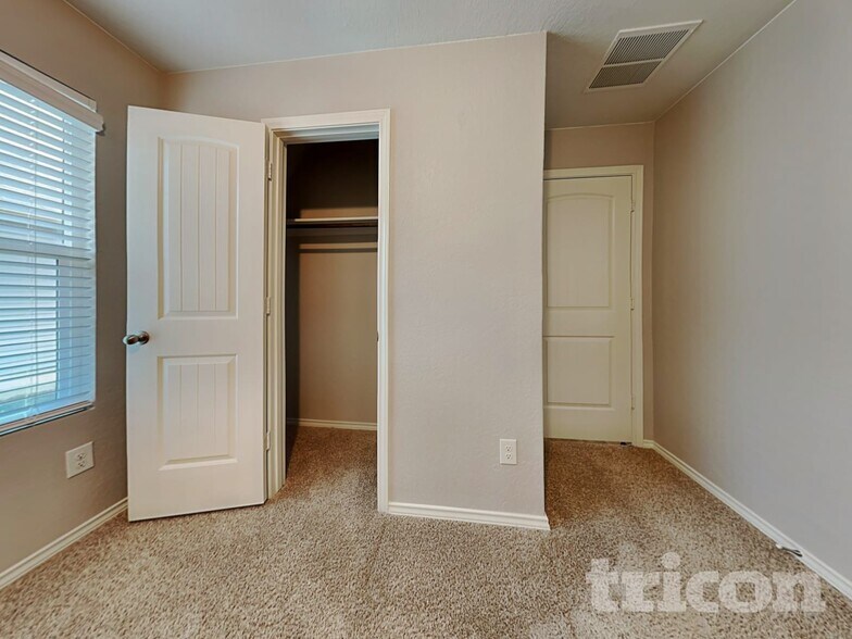 Building Photo - 1016 Adler Way