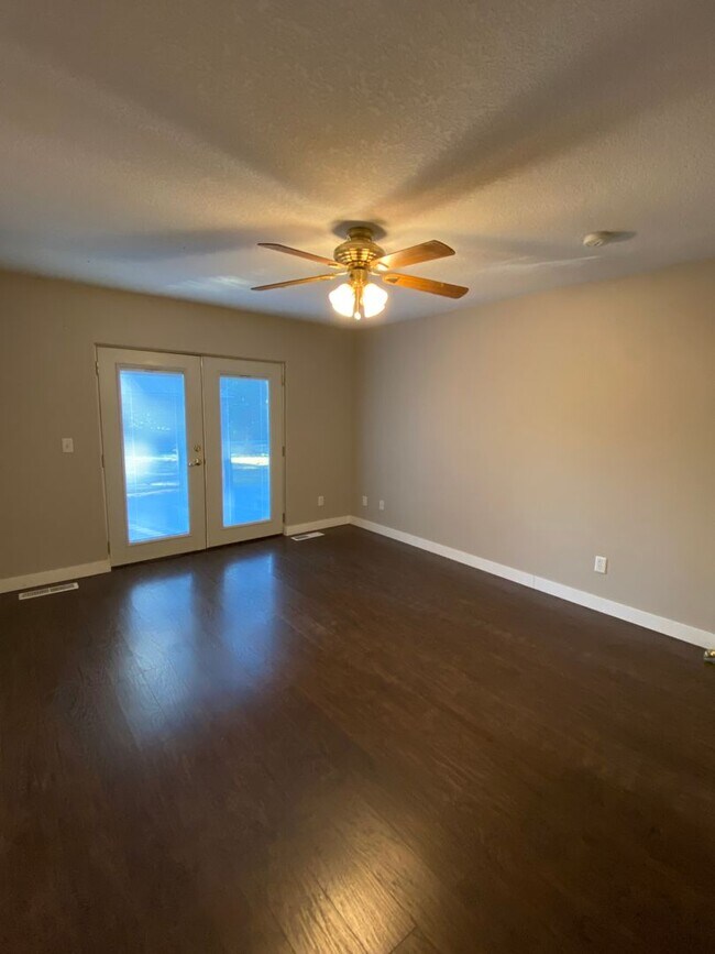 Building Photo - Custom Home With Shop!