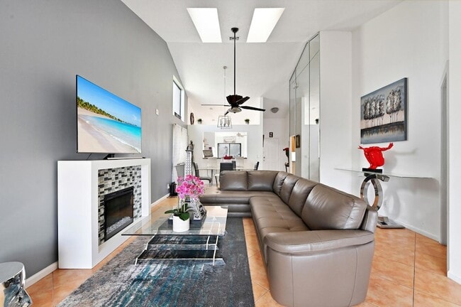 Building Photo - 1012 Landings Blvd