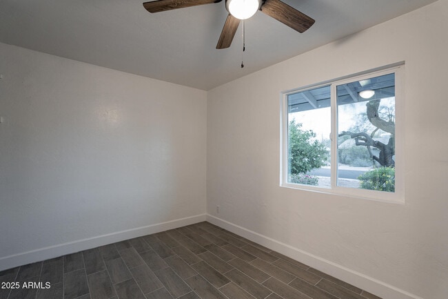 Building Photo - 536 W 18th St