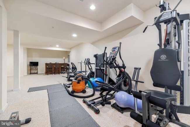 Building Photo - 15303 Glastonbury Way