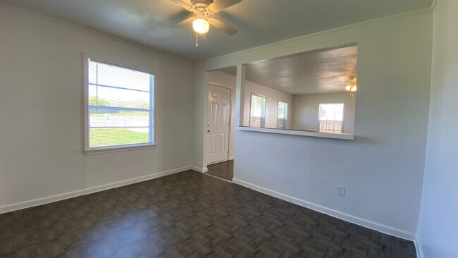 Building Photo - AVAILABLE NOW 3 BEDROOM 2 BATH HOME WITH BONUS ROOM IN RIVER OAKS