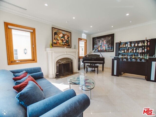 Stage - 9033 Cresta Dr