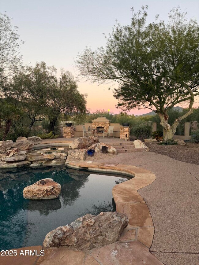 Building Photo - 3768 E El Sendero Rd