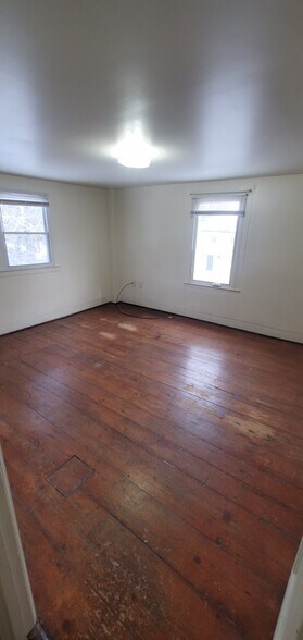 Building Photo - 18 Main St