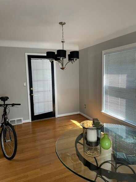 Nook W/ exit door to patio - 1017 Henrietta St