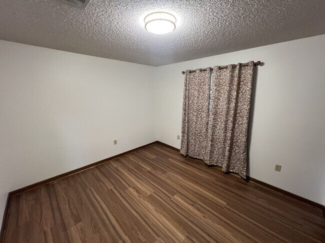 Building Photo - Spacious 4BR Brick Home with Office, Fireplace & Fenced Yard in Parkwood Terrace