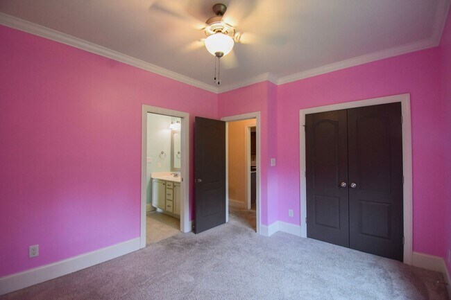 Building Photo - 4 Bedroom 2.5 Bathroom- Small Dogs Considered
