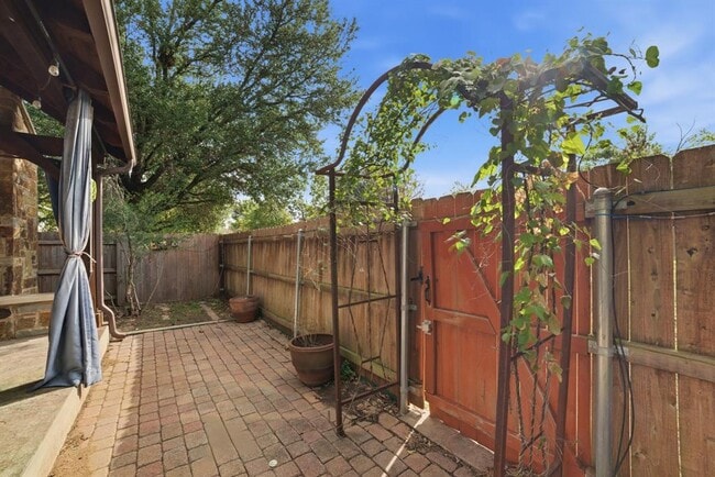 Building Photo - 700 Horizon Trail