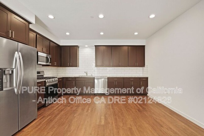 Building Photo - 2600 Wildflower Sta Pl