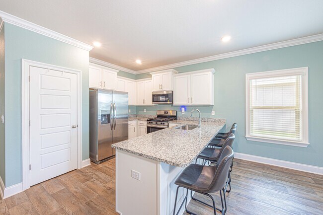 Building Photo - 32667 Revere Dr