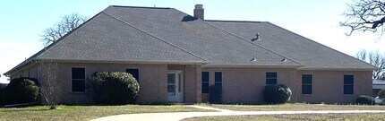 Building Photo - 4763 Red Oak Cir