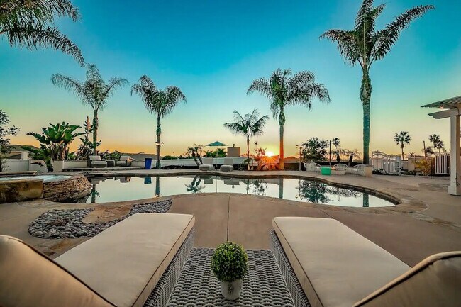 Building Photo - 1185 Tamarack Ave