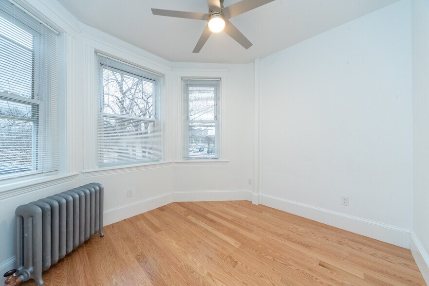 Building Photo - 89 Park Dr