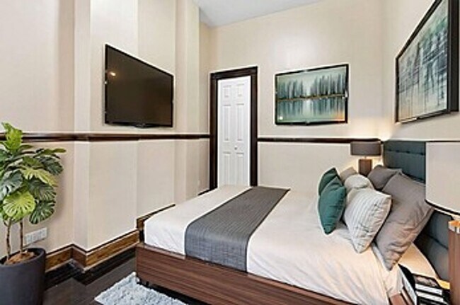 Building Photo - 1826 S Drave Ave