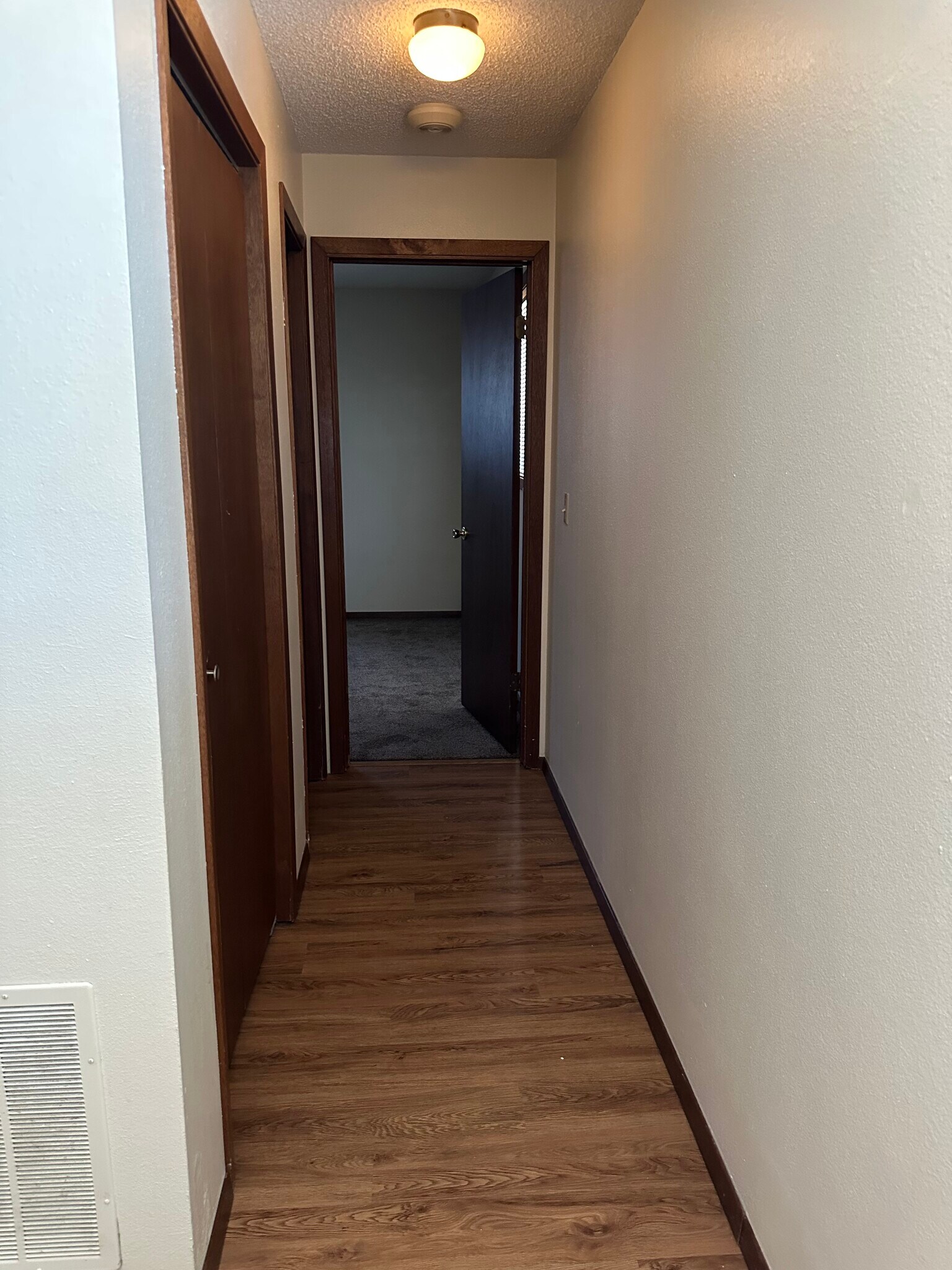 Building Photo - 100 Plains St