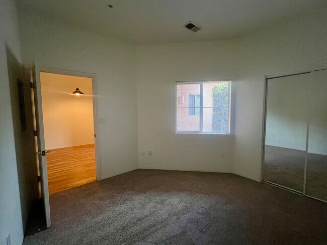 Building Photo - Unfurnished - 1 Year Rental