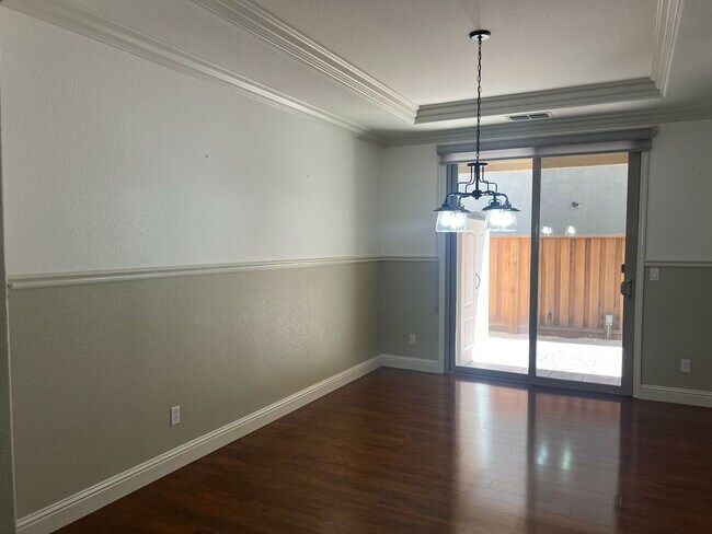 Building Photo - Charming 4-Bed, 2-Bath Single-Story Home for Rent in Elk Grove, CA