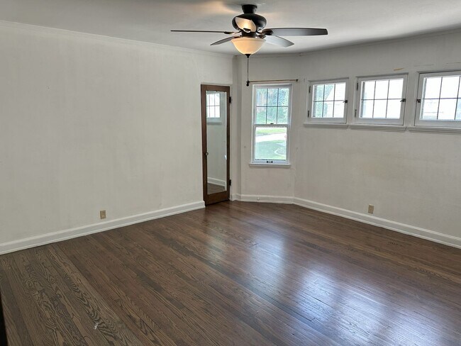 Building Photo - 1328-1330 Martha Washington Dr