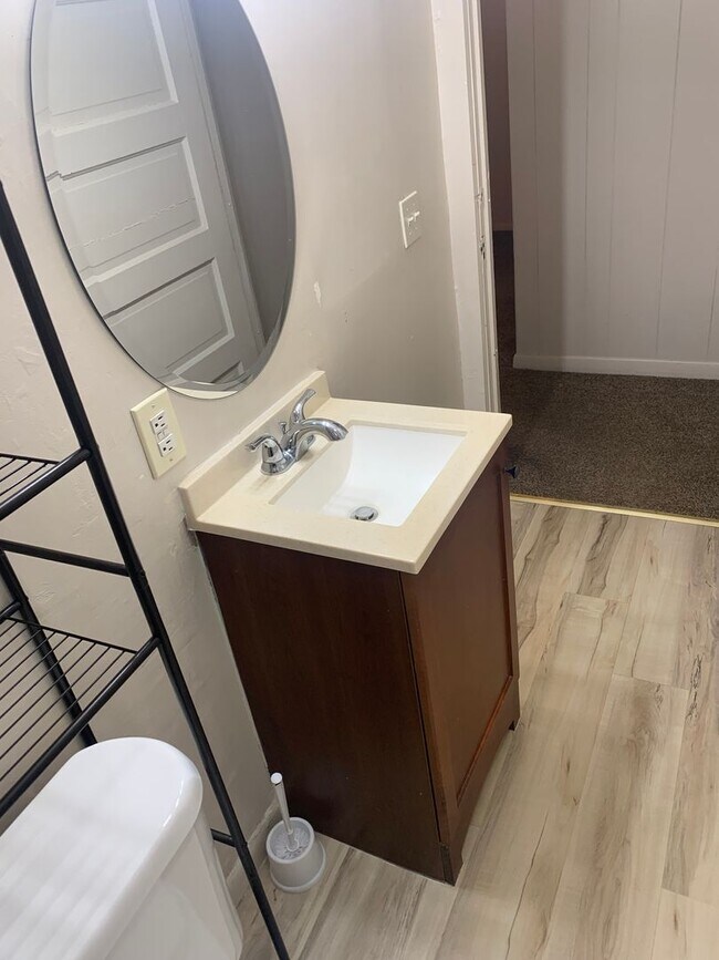 Building Photo - ***NO PET DOGS*** 2 Bedroom - All Utilities Included