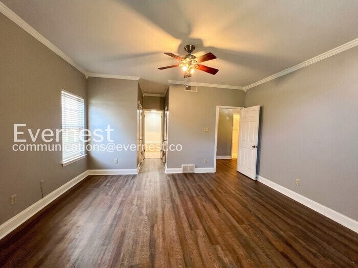 Building Photo - 7900 Hunter's Crossing