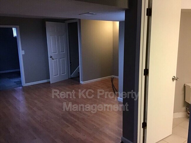 Building Photo - 5034 Hawthorne Ave