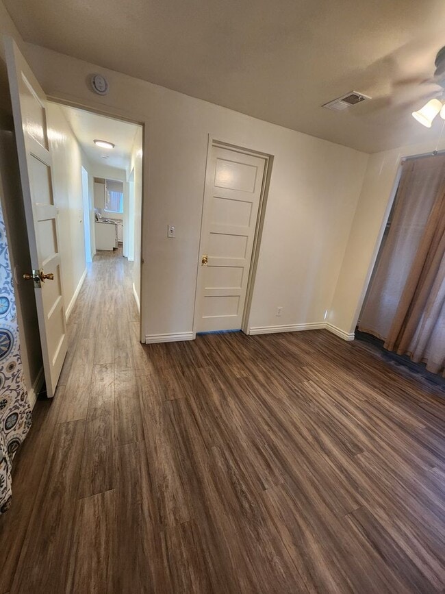 Building Photo - El Cajon: 1 Bedroom Cottage with HUGE Yard...