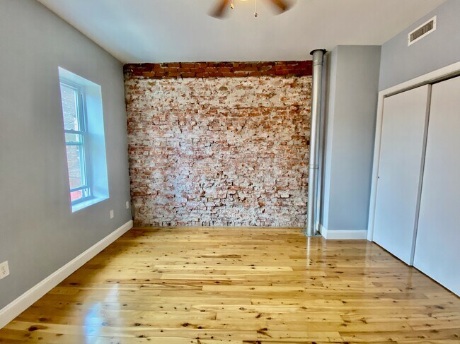 Building Photo - 2027 S Watts St.