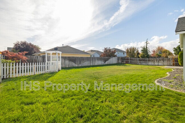 Building Photo - 1701 W 30th Ave