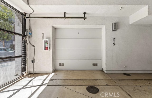 Building Photo - 215 Elm Ave