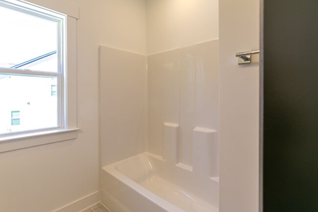 Building Photo - Stunning home in The Parks at Meadowview!